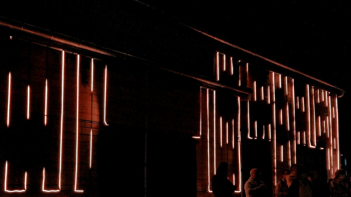 La Station - Châtellerault (86) - Mise en lumière au moyen de 30 bandes (rubans) LED.