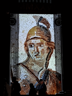 Soirée Antique 2025 - Les Tours Mirandes (86) - Vidéoprojection sur le 1er belvédère.
