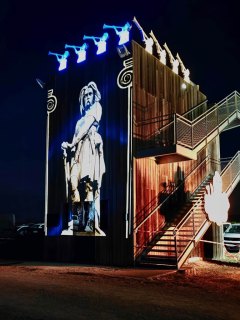 Soirée Antique 2026 - Les Tours Mirandes (86) - Vidéoprojection sur le 1er belvédère.