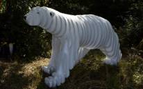 The Consternation Of Nanook, sculpture d'ours blanc (ours polaire) de Polisto (2014).